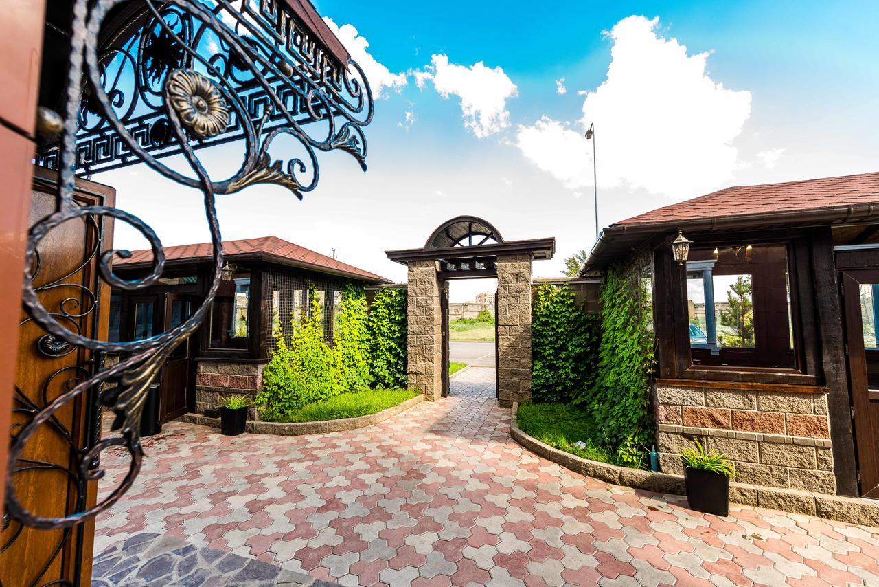 Adler Hotel Astana Luaran gambar
